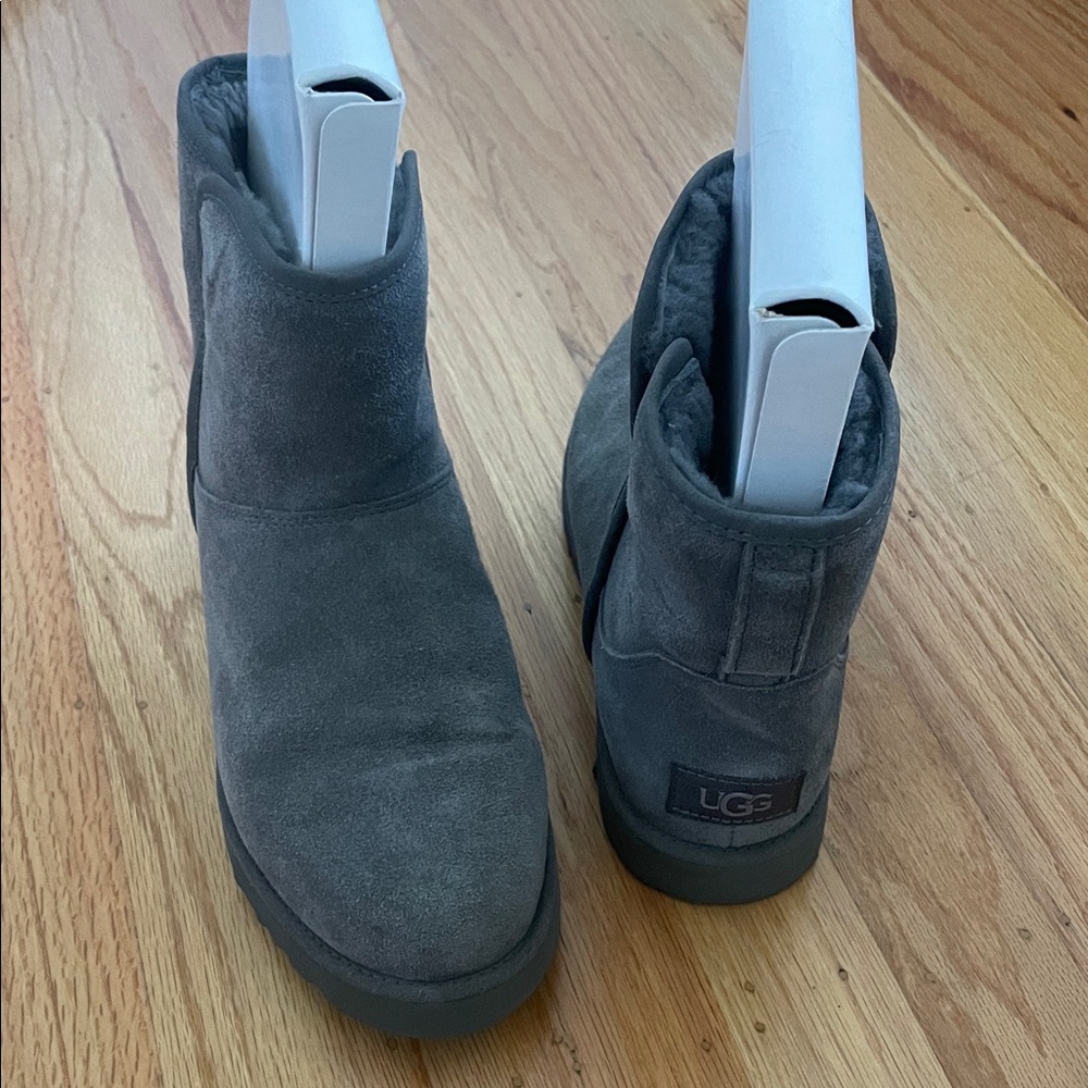 Ugg Mini Gray - image 1